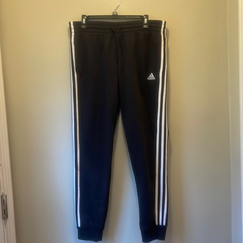 adidas Women's Essentials Fleece Tapered Cuff Pants
